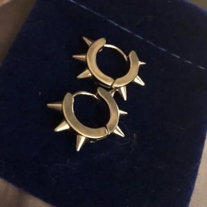 Stainless steel spiked huggies